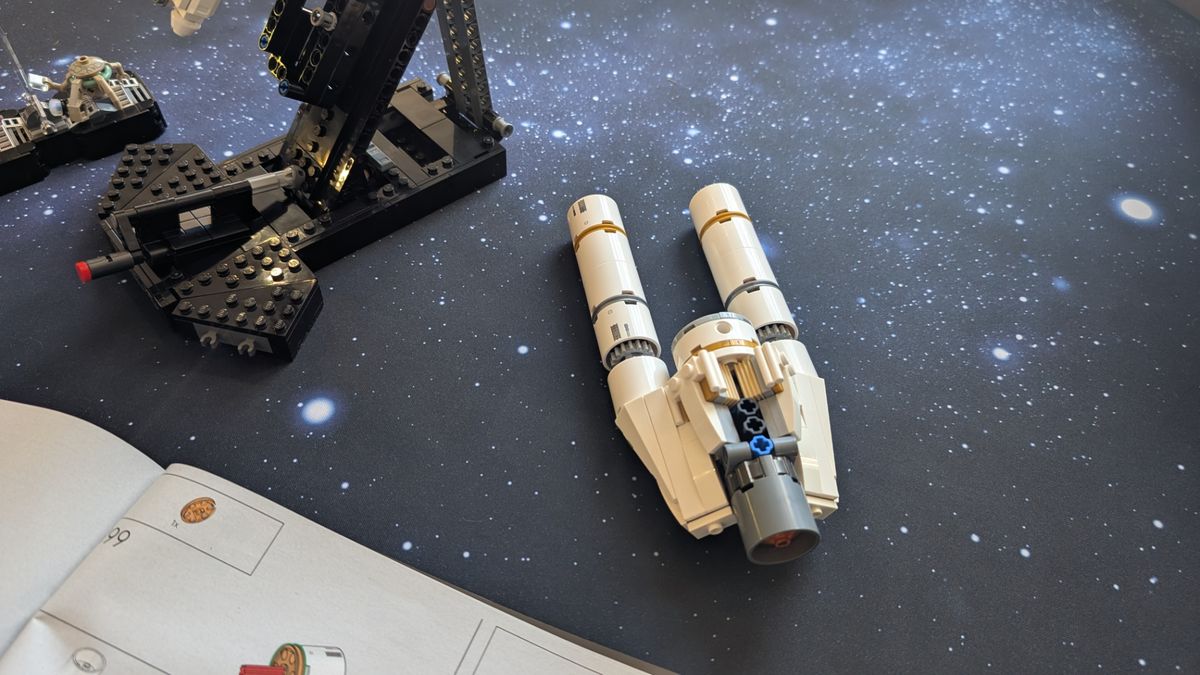 Build process for Lego Project Hail Mary set