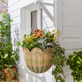 Woven Scalloped Hanging Basket