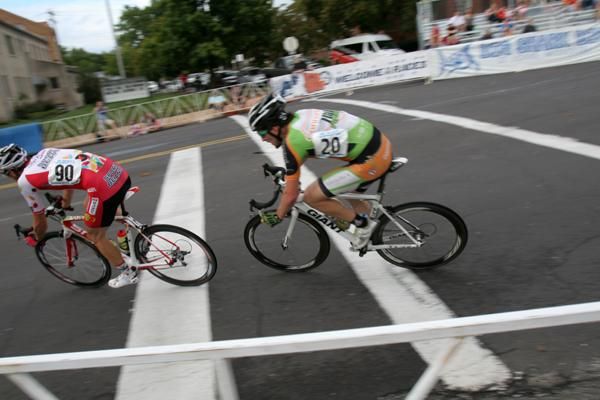 Devin Clark shadows Ricardo Van der Velde