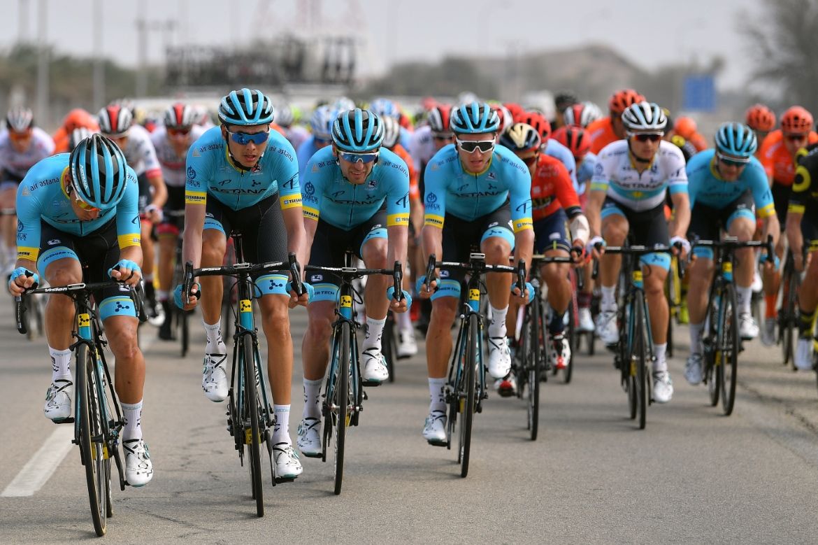 Astana controls the pace
