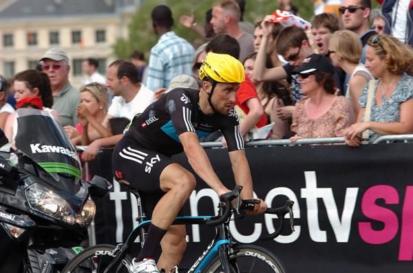 Bernhard Eisel (Sky) was one of the riders to hit the tarmac inside of 3 kilometres to go during the finale of stage 4.