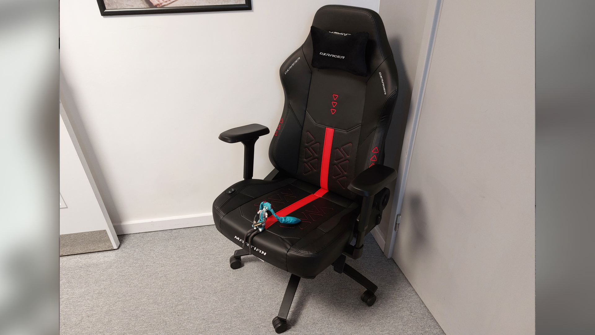 The XL edition of the DXRacer Martian gaming chair.