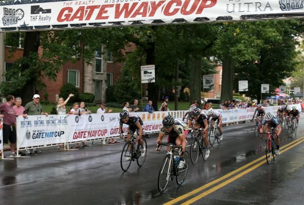 Laura van Gilder forces Vanderkitten into second and third