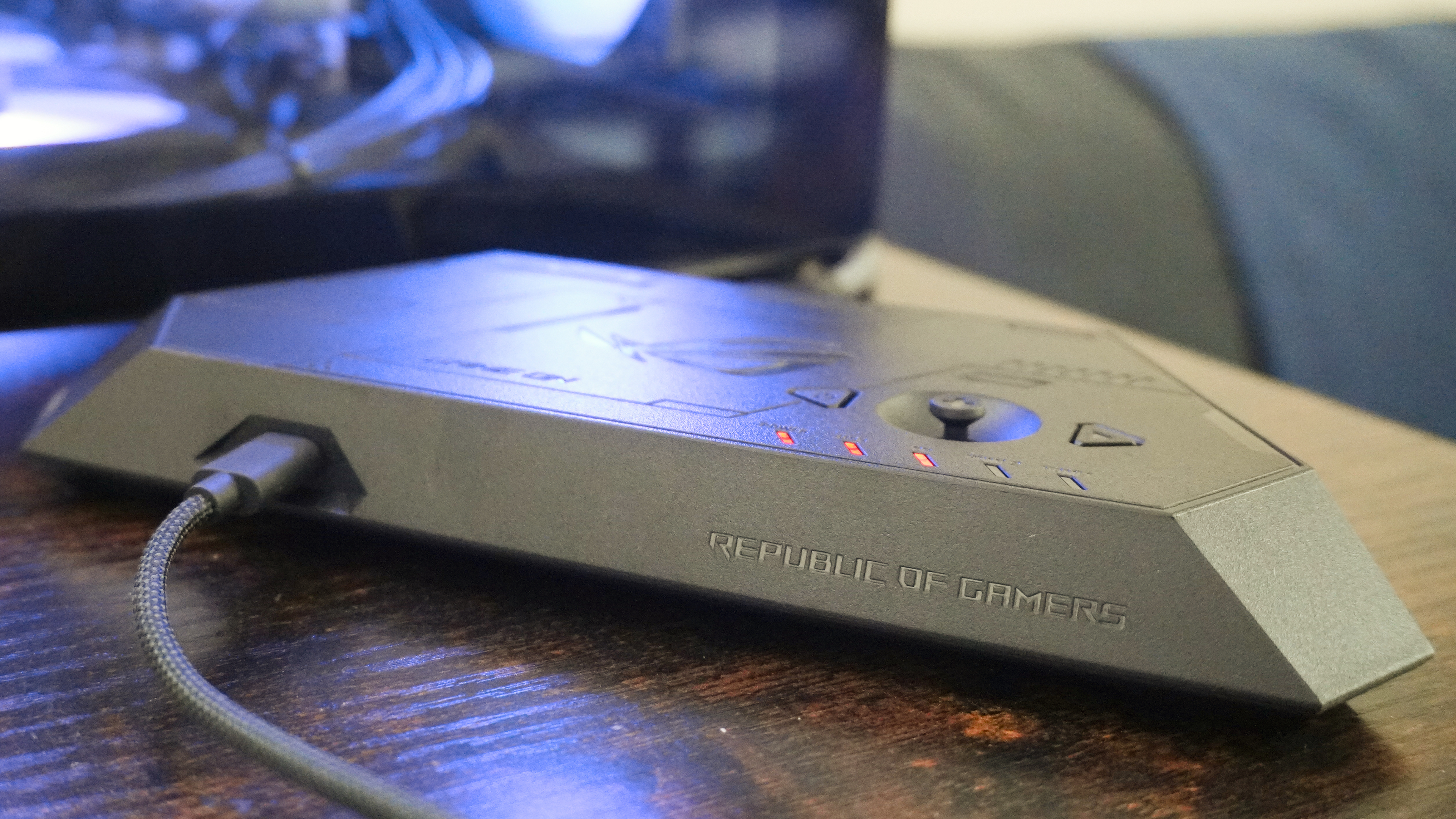 Asus ROG Xreal R1 AR Glasses