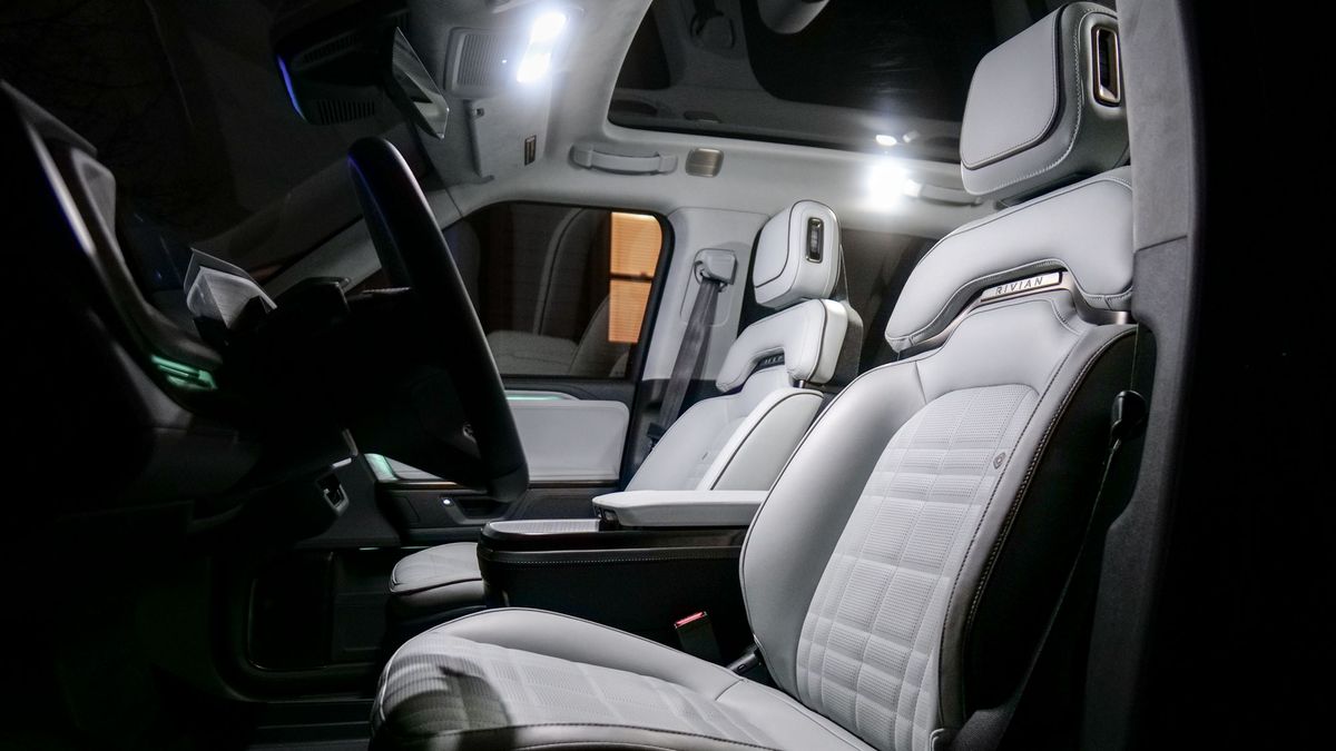 2025 Rivian R1T Tri.