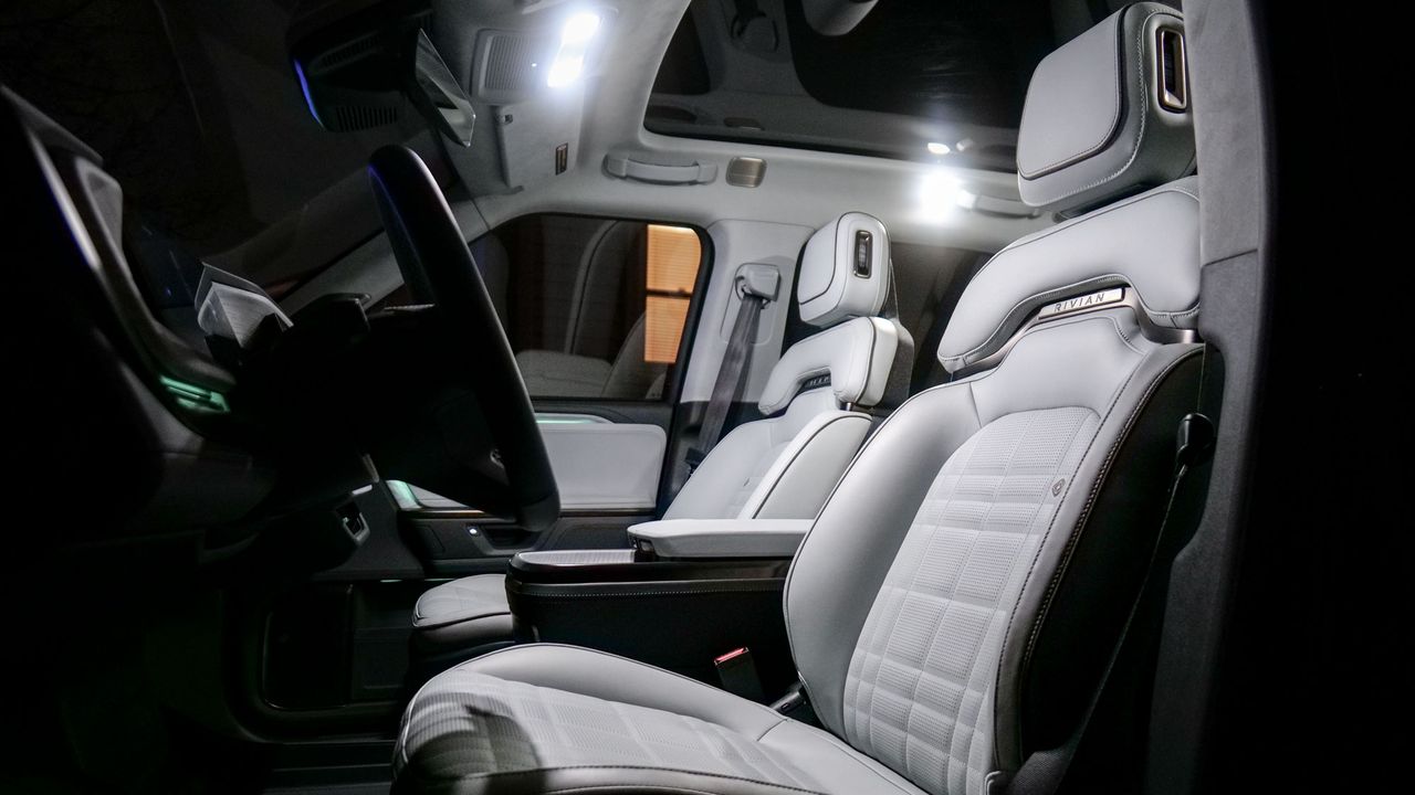 2025 Rivian R1T Tri.