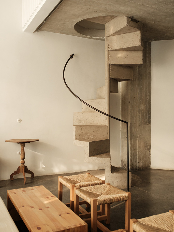 1OAM lofts interiors, midcentury furniture and raw brutalist concrete surfaces