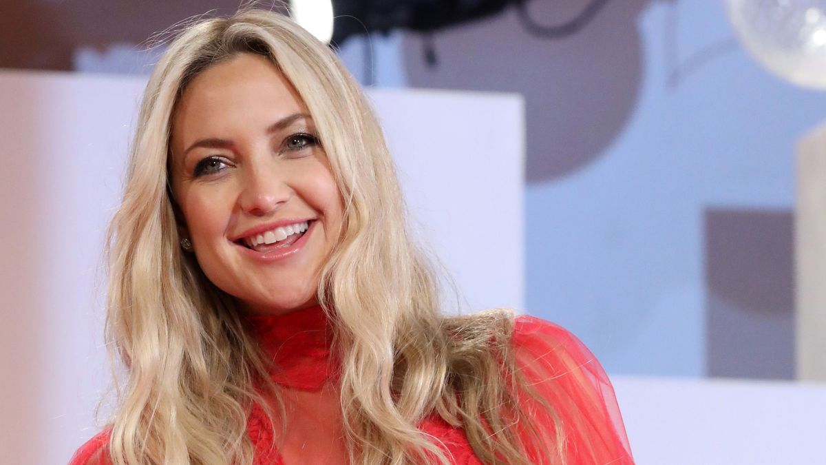 Kate Hudson's vibrant living room hue is the next 'it color' | Homes ...