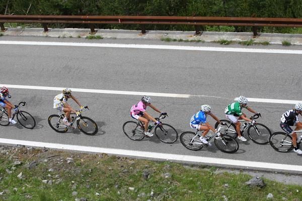The race up Stelvio was defined by a group of nine which broke away just before the climb.