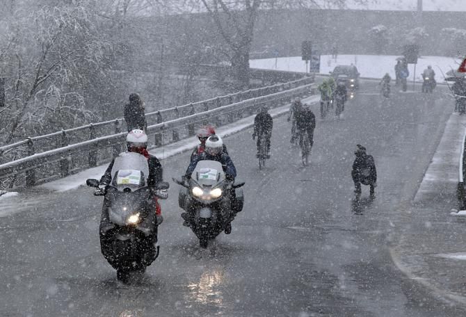 Racers in the snow during Milan-San Remo