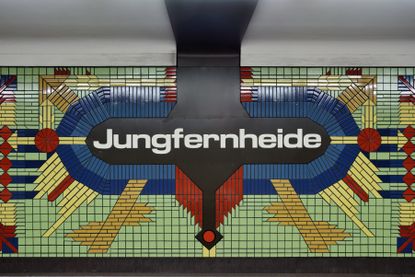 Jungfernheide站内的砖瓦工程，可以从地铁建筑图中看到亚博极速线上娱乐