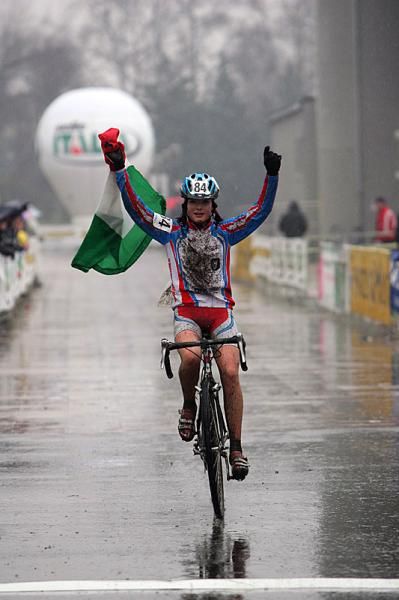 Rita Meda (Team Oliveto Asd) wins the 13 year old girls race