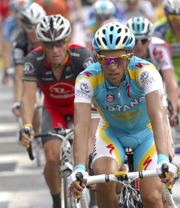 Lance Armstrong (RadioShack) marks Alberto Contador (Astana) closely. The shadow boxing ends tomorrow.