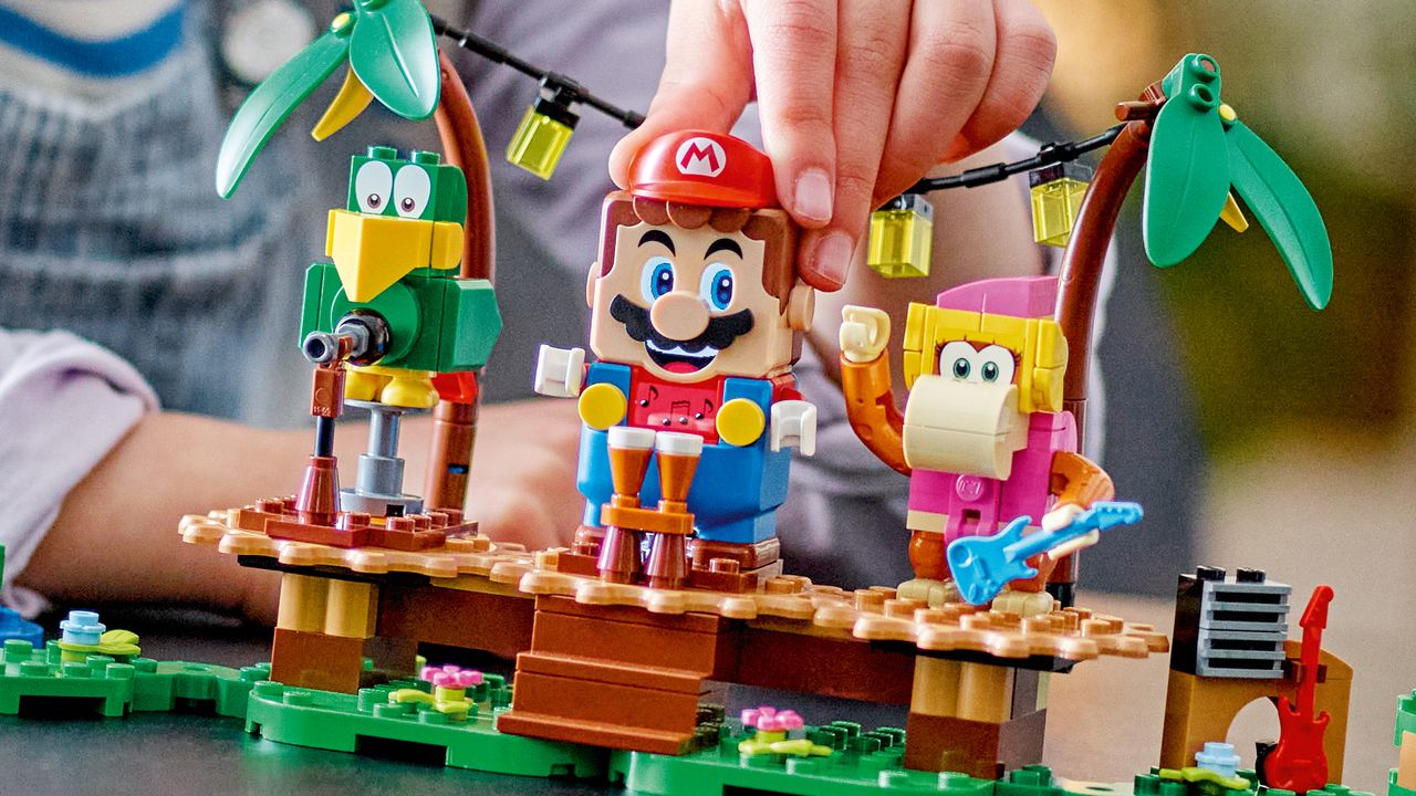 Lego Dixie Kong's Jungle Jam set being played with