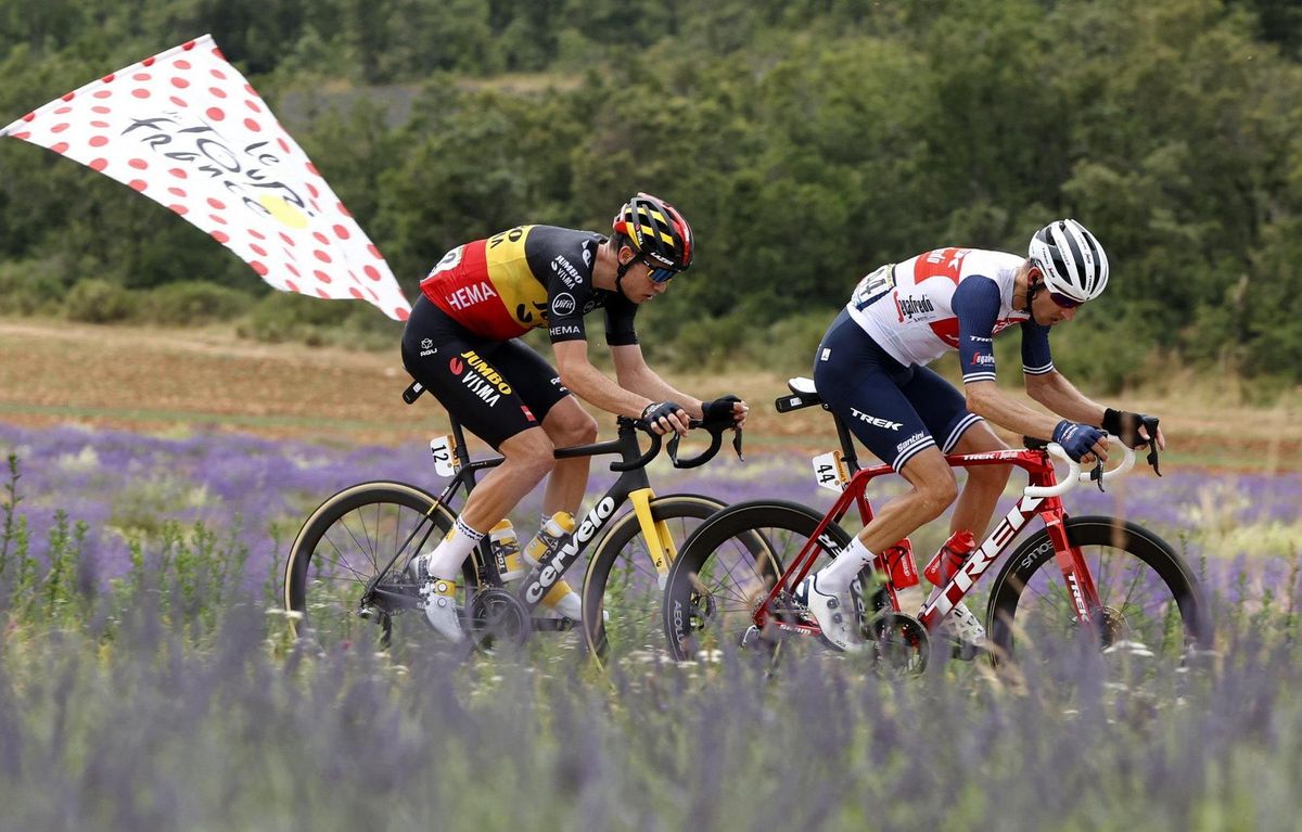 Tour de France 2021 108th Edition 11th stage Sorgues Malaucene 1989 km 07072021 Wout Van Aert BEL Jumbo Visma Bauke Mollema NED Trek Segafredo photo Jan De MeuleneirPNBettiniPhoto2021