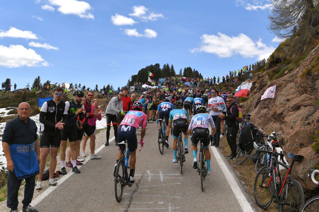 Carapaz, Landa and Lopez catch the break at the top of the Passo Manghen