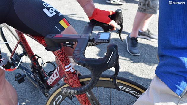 The Campagnolo H11 levers have a visibly higher hood to accommodate the hydraulic system