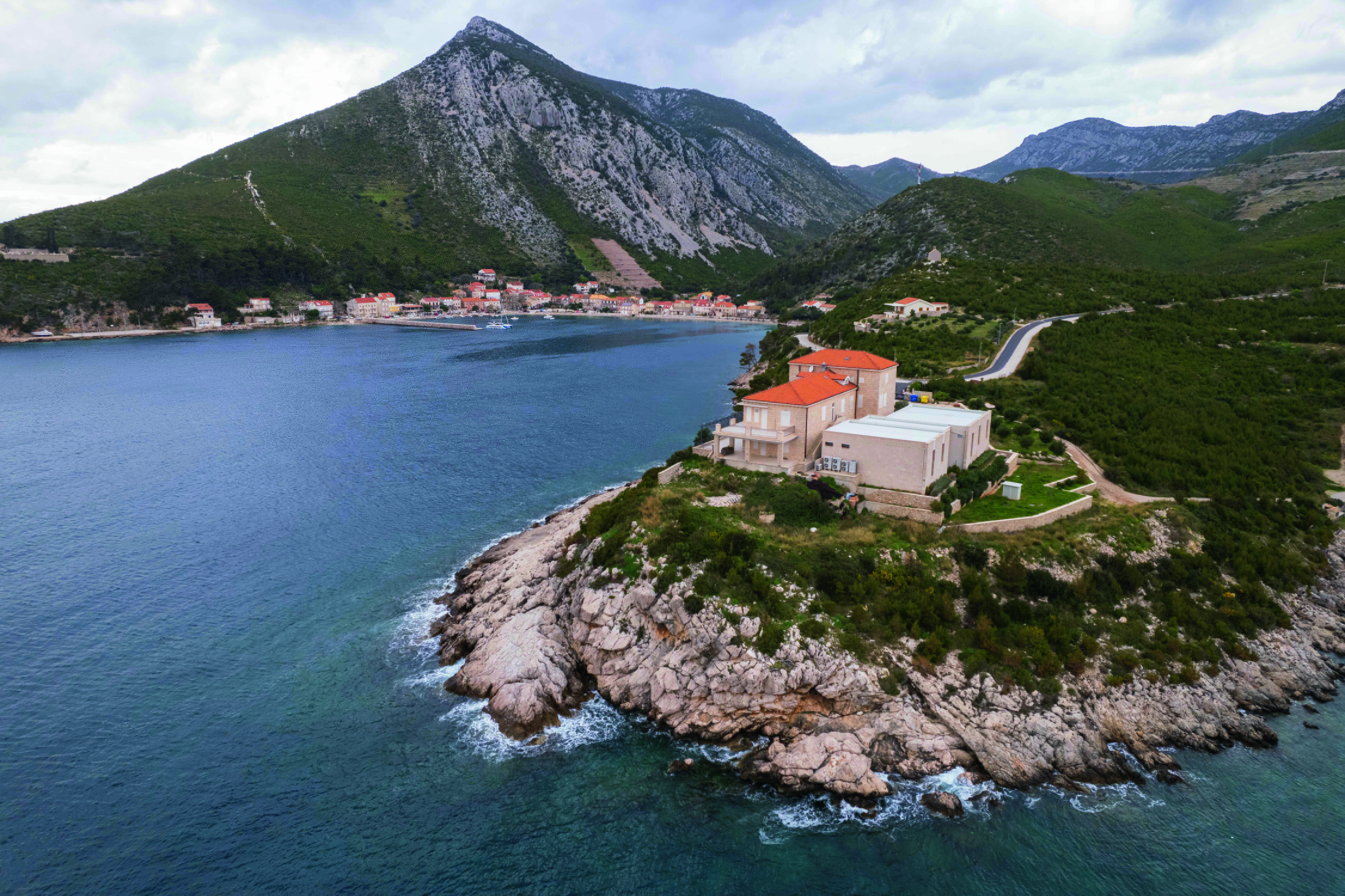 Grgi&amp;#263; winery &amp;ndash; a collection of buildings surrounded by cliffs and the sea