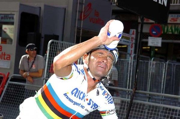 Paolo Bettini (Quick Step) cools off after a hot stage.