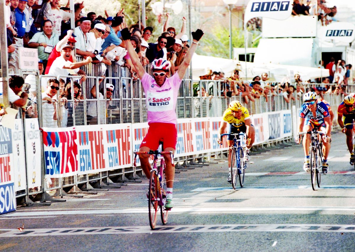Cipollini wins in pink in 1997