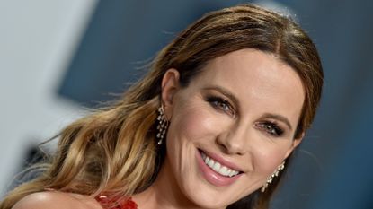 beverly hills, california february 09 kate beckinsale attends the 2020 vanity fair oscar party hosted by radhika jones at wallis annenberg center for the performing arts on february 09, 2020 in beverly hills, california photo by axellebauer griffinfilmmagic