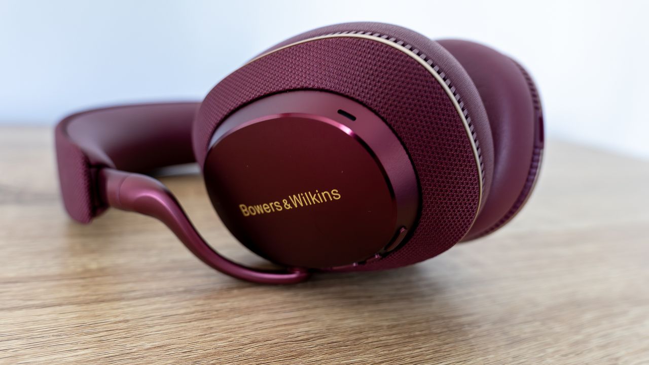 Bowers &amp; Wilkins Px7 S3 in Vintage Maroon
