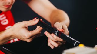 How to regrip golf clubs