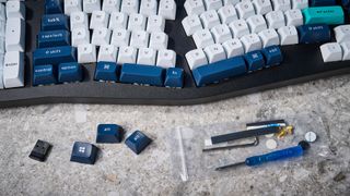 A black Keychron Q14 Max Alice keyboard with white, blue and teal keycaps