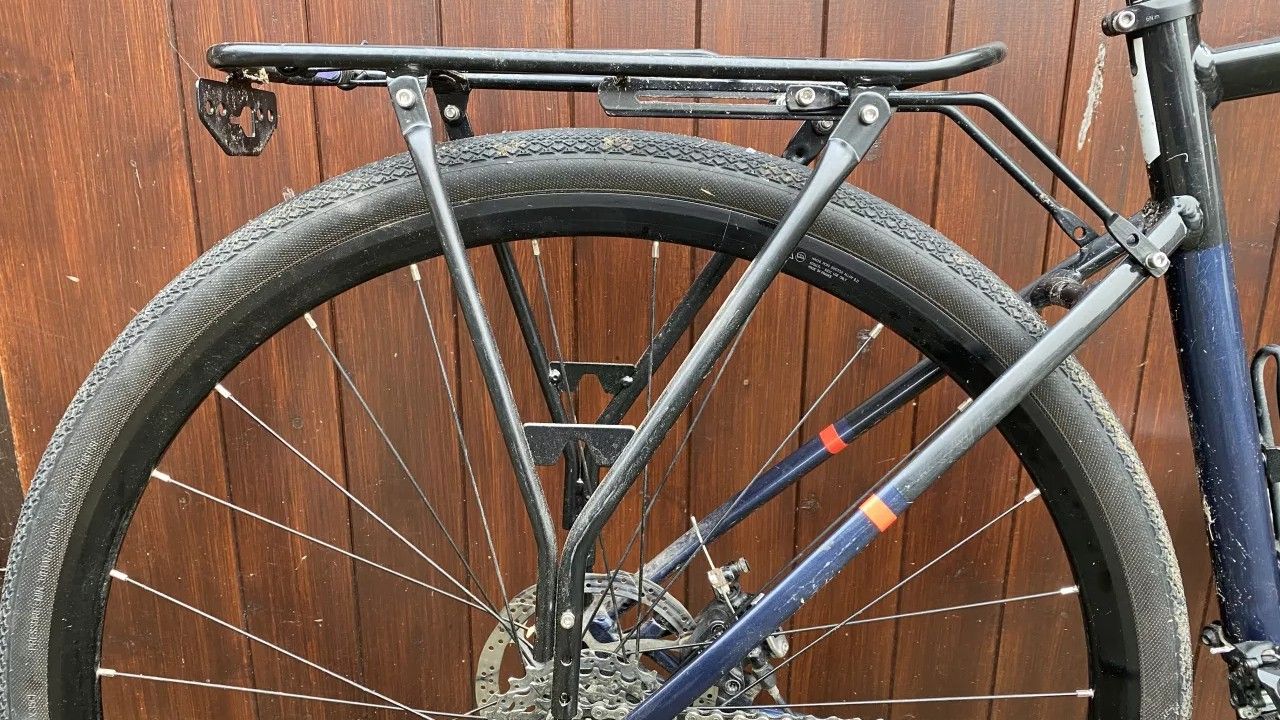 Image shows Decathlon ELOPS 100 Bike Pannier Rack