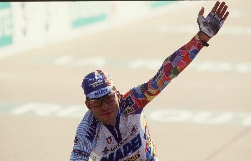 A humble salute in 1998 from winner Franco Ballerini