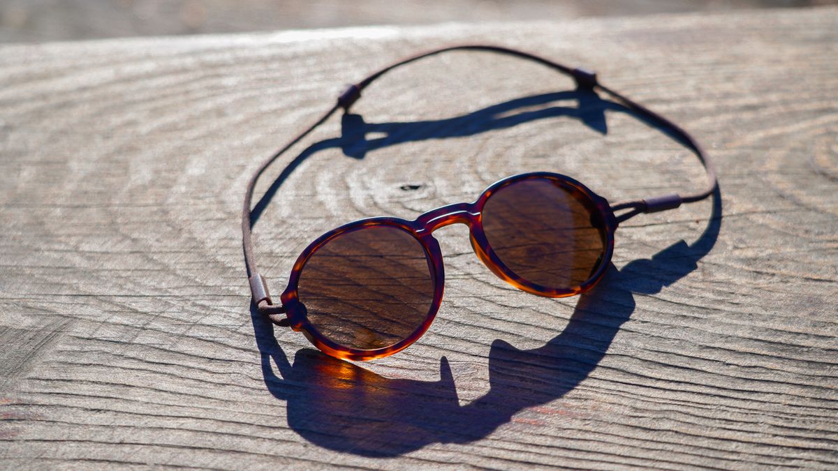 オンブラズ Ombraz Viale ブラウンレンズ Viale Armless Sunglasses by Ombraz Sunglasses – Garage Grown