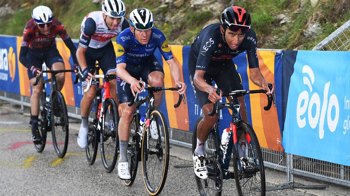 Riders in the rain at the Giro d'Italia