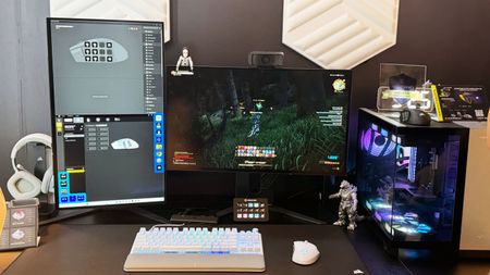 The Corsair Scimitar Elite Wireless SE gaming mouse at Computex in Taipei.