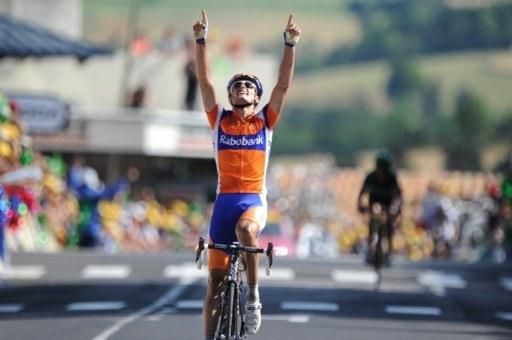 Luis Leon Sanchez (Rabobank) wins at Saint Flour.