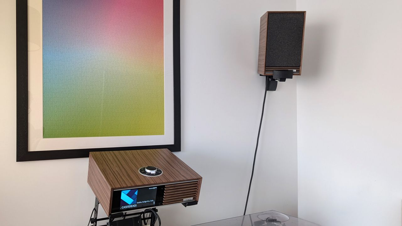 Ruark R610 und Sabre-R Lautsprecher