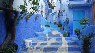 A general view shows a street painted in the tradition blue of the northern Moroccan Rif town of Chefchaouen on June 21, 2017. / AFP PHOTO / EMILY IRVING-SWIFT(Photo credit should read EMILY