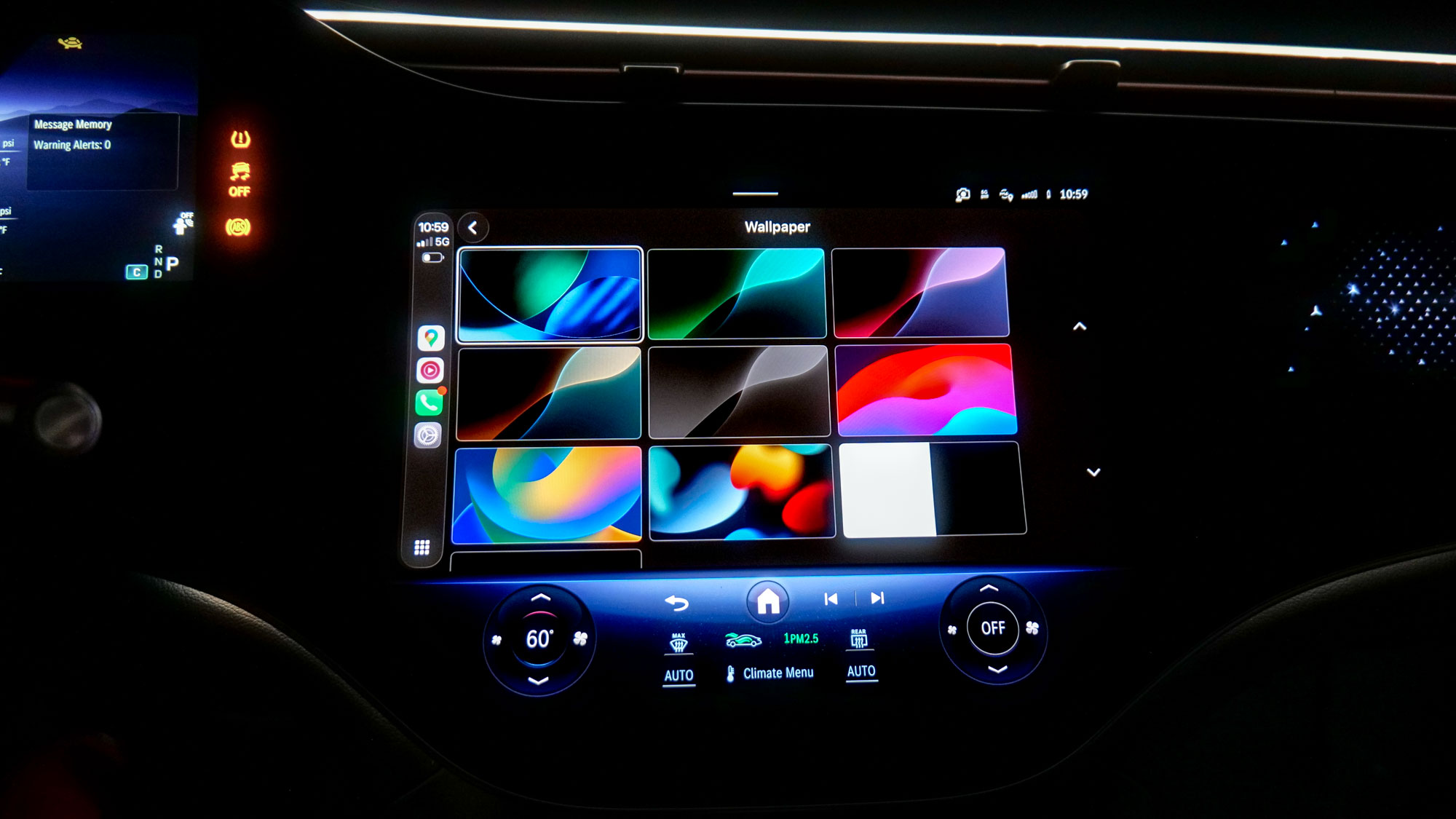 iOS 26 beta CarPlay wallpaper options.
