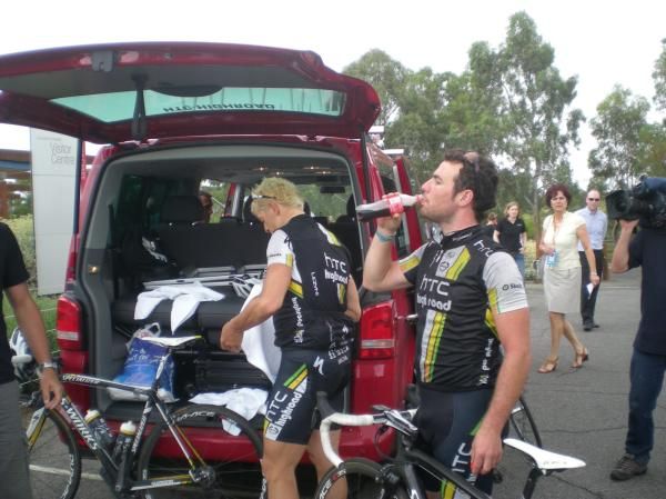 Mark Cavendish (HTC-Highroad) tasted Coca Cola first...