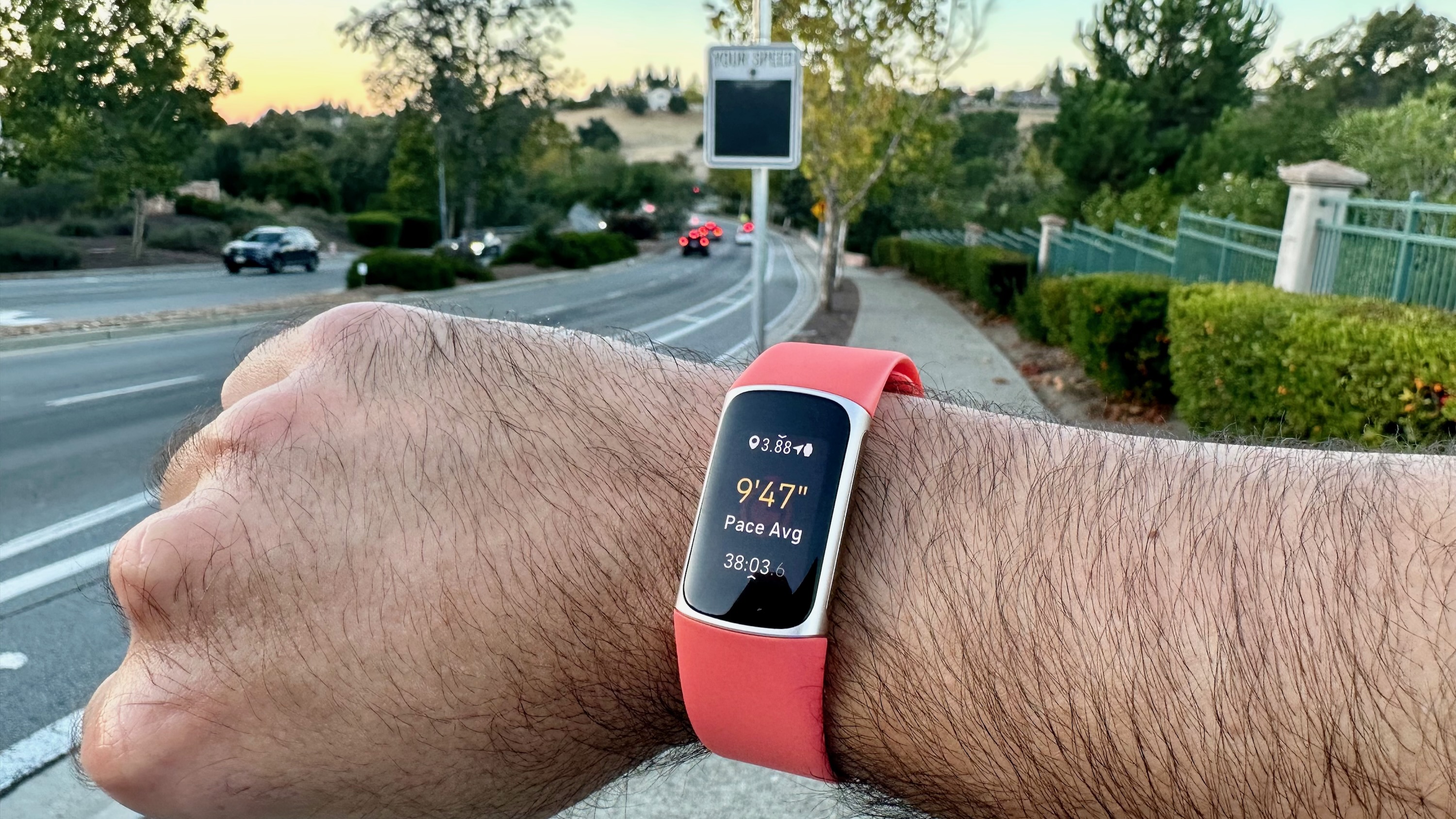 The average pace screen during a workout on the Fitbit Charge 6