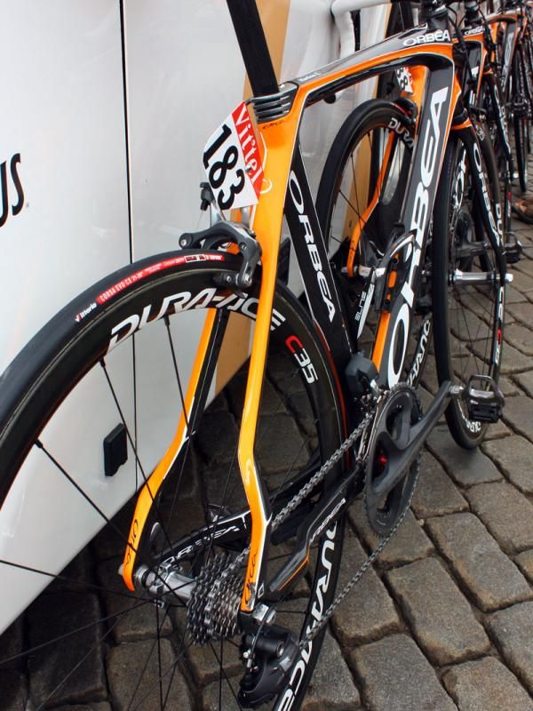 Orbea claims the kinked and twisted seat stays help attenuate road vibration.