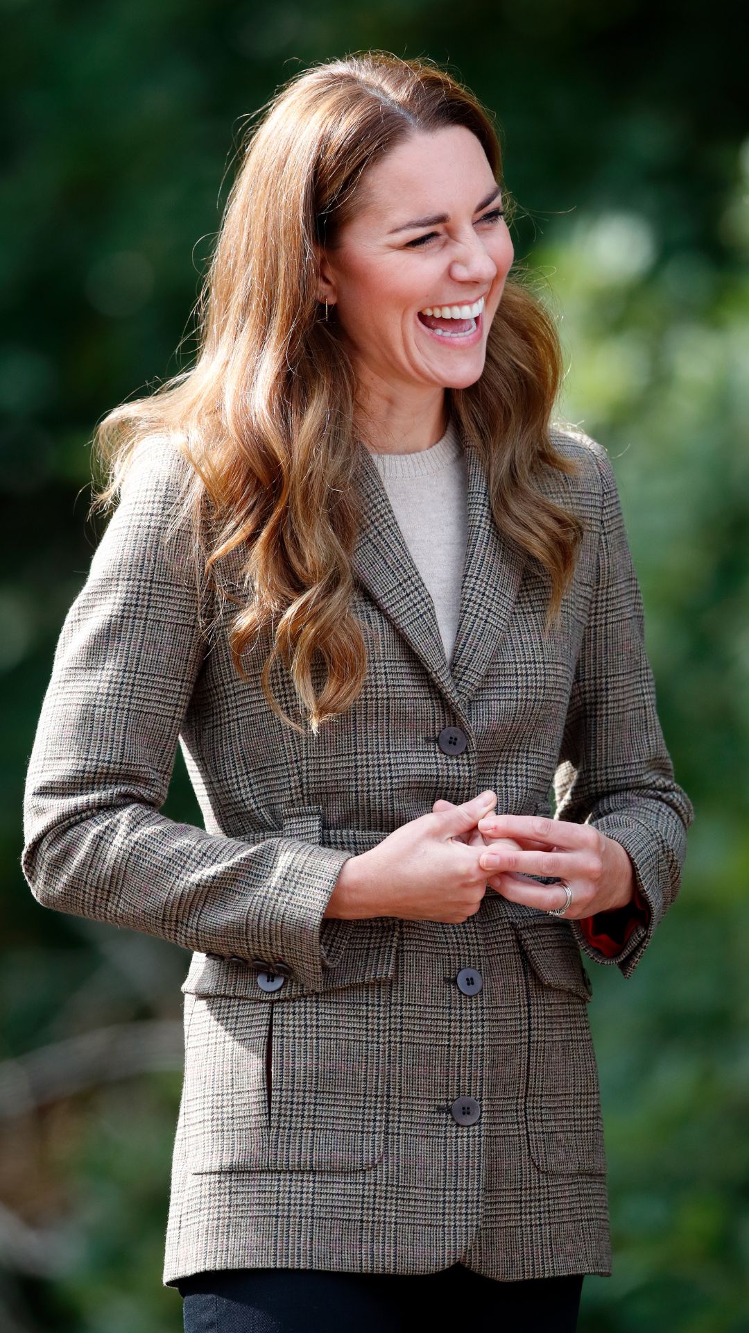 Kate Middleton nosí sako typu houndstooth