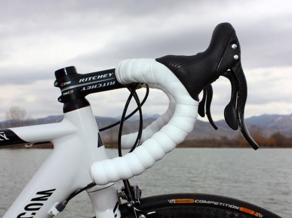 Canyon includes a Ritchey Logic II alloy bar with its 'Team' build but the anatomic bend makes for a short reach when you're in the drops