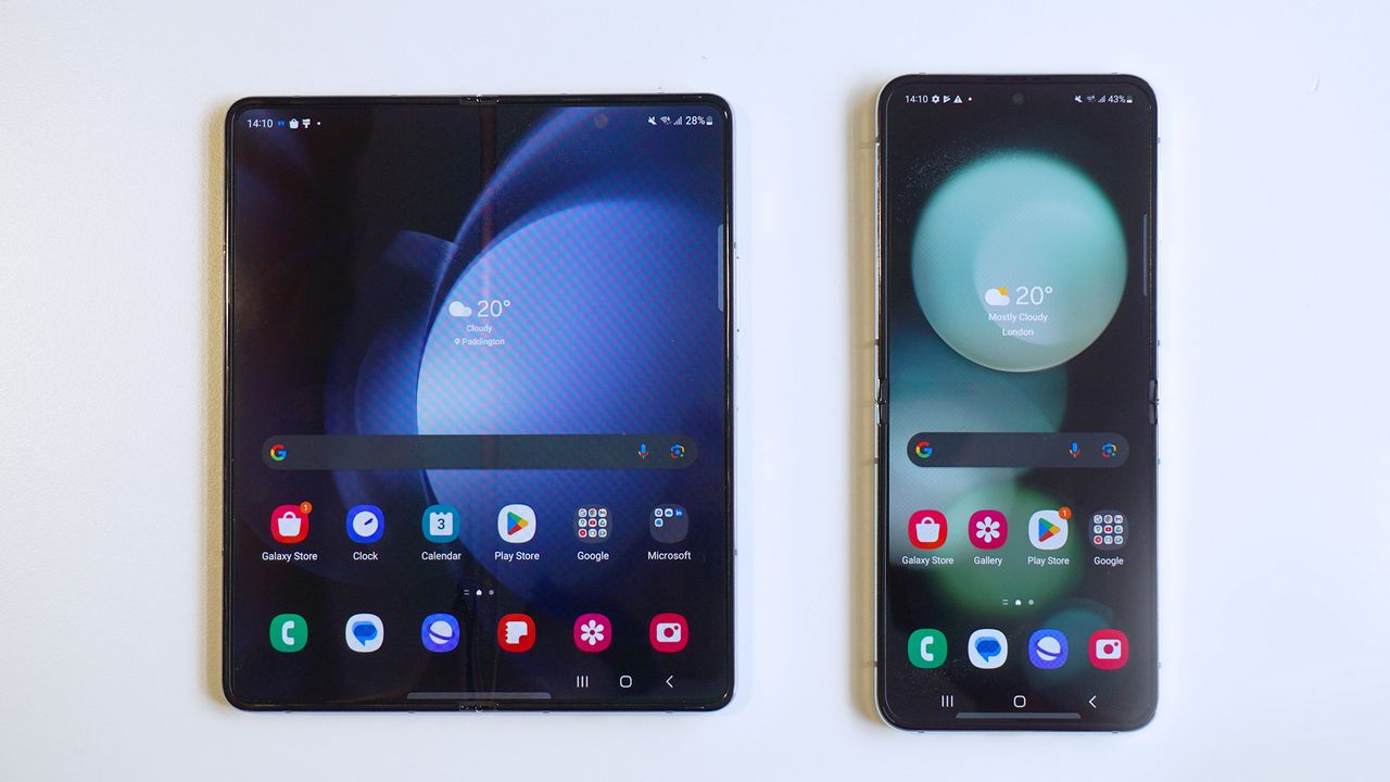 Samsung Galaxy Z Fold 5 vs Samsung Galaxy Z Flip 5 front straight open