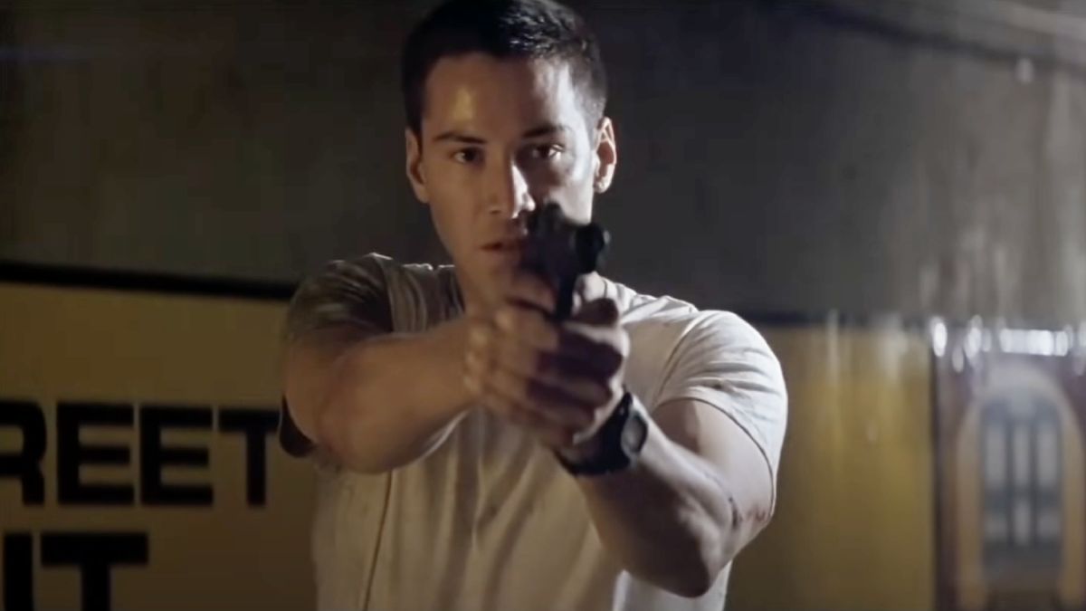 Keanu Reeves as Jack pointing his gun in Speed.