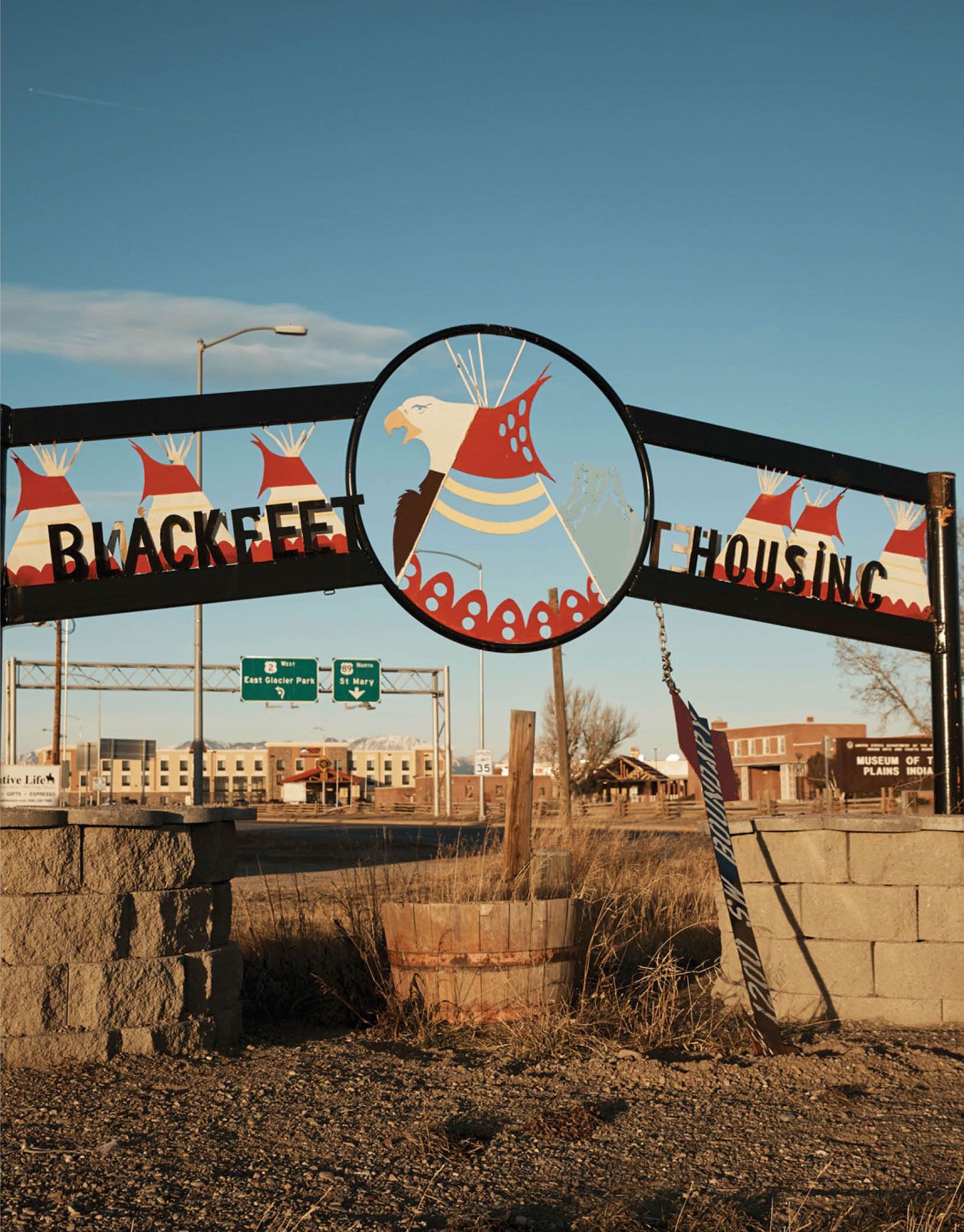 Font, Signage, Advertising, Logo, Display advertising,