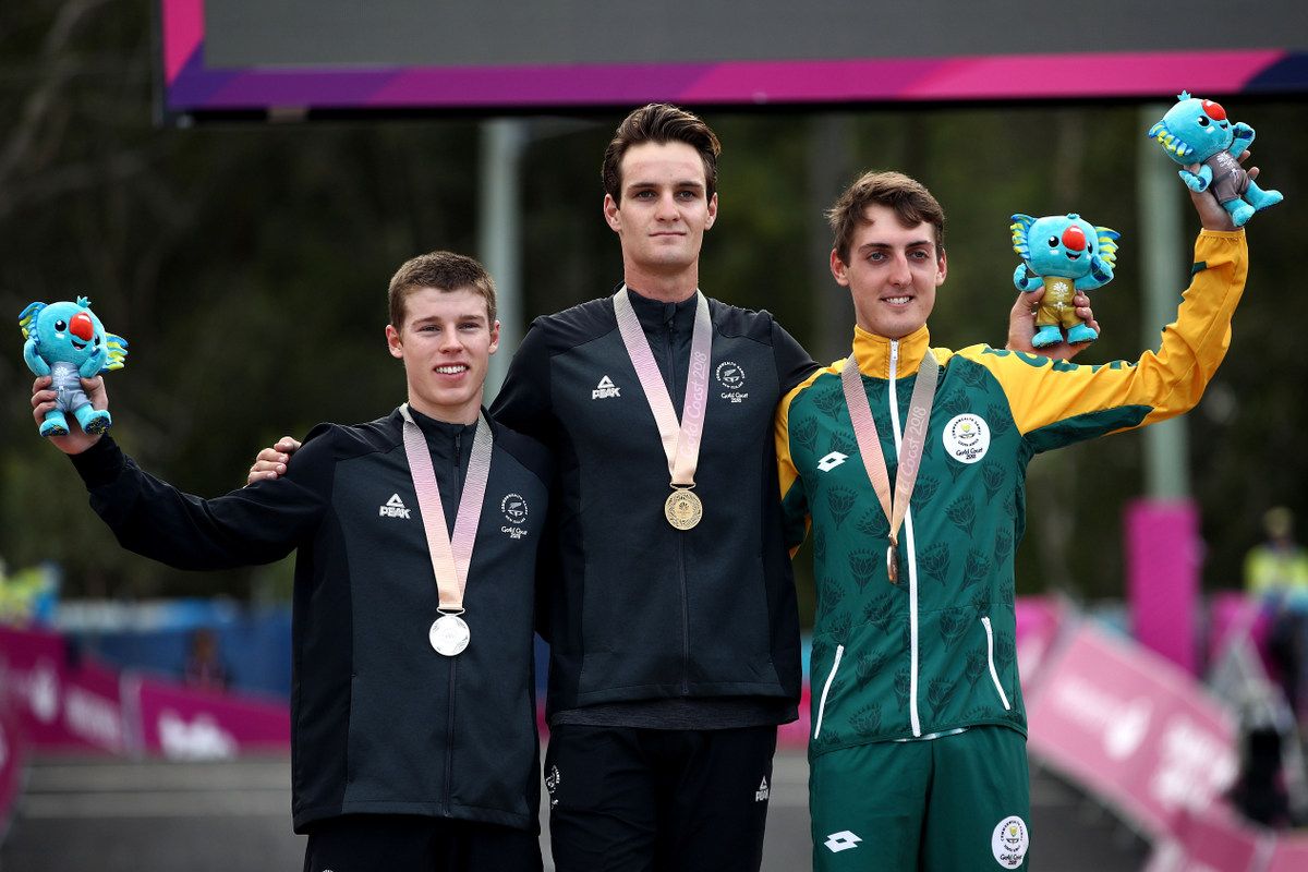 Anton Cooper (New Zealand), Samuel Gaze (New Zealand), and Alan Hatherly (South Africa) on the podium