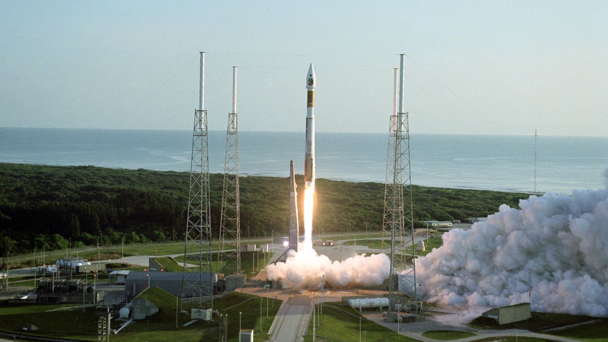 On This Day In House: Aug. 12, 2005: Mars Reconnaissance Orbiter launches to Pink Planet
