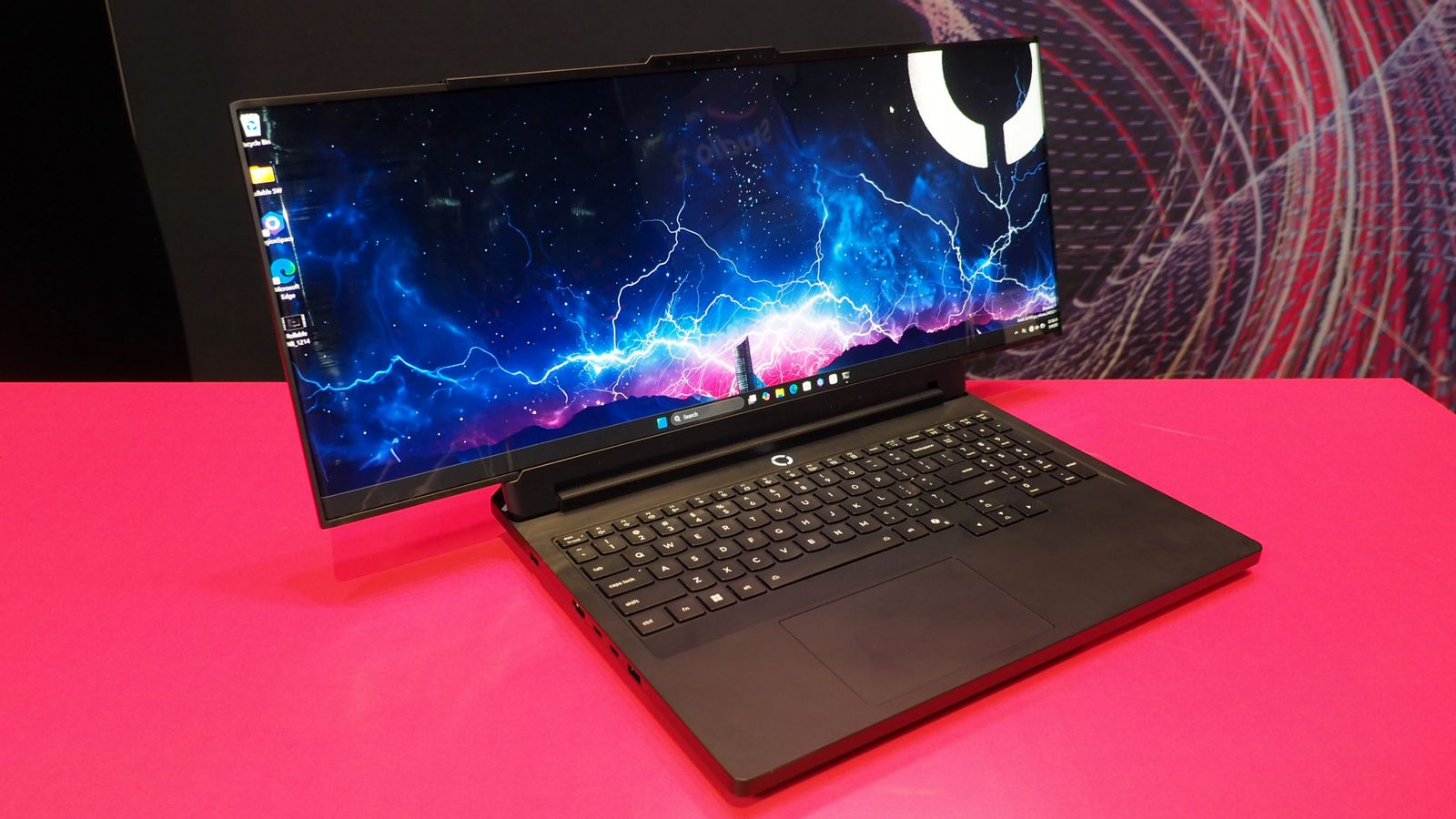 Lenovo just pulled off a world first for gaming laptops my jaw(02)