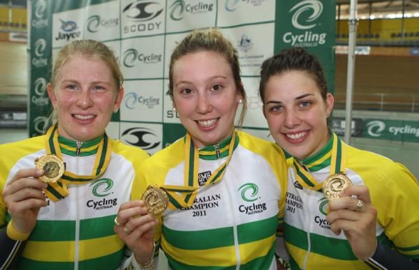 Isabella King, Josephine Tomic and Melissa Hoskins were all smile following their gold medal performance in the women's 3000m team pursuit.