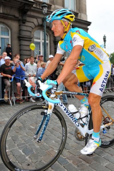 Alexander Vinokourov (Astana) at the start of stage 2.